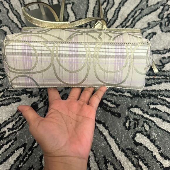 Coach Poppy Tote Bag comes with card holder - Picture 7 of 14